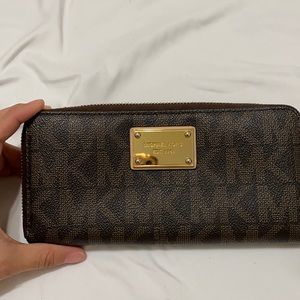 Michael kors wallet